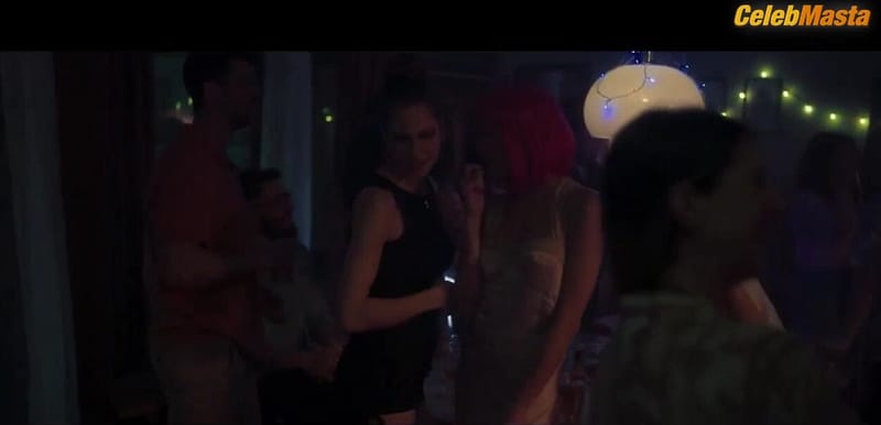 Dilan Cicek Deniz, Dolunay Soysert and Sukran Ovali Hot Scene in Dont Leave