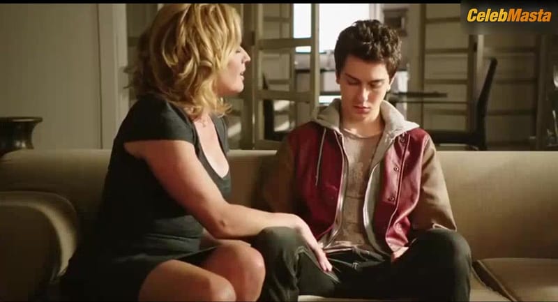 Elisabeth Shue's Tits Scene from Behaving Badly