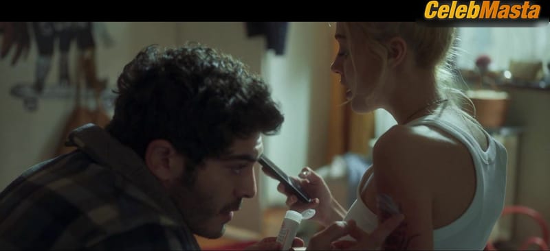 Dilan Cicek Deniz Hot Scene in Dont Leave