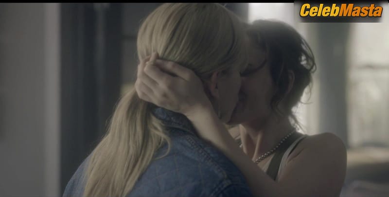 Victoria Pedretti and Amelia Eve's Lesbian Sex Scene in The Haunting Of Bly Manor