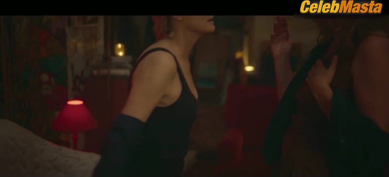 Anna Chancellor and Robin Wright's Lesbian Scene in The Girlfriend