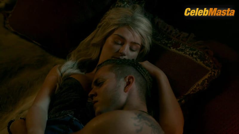 Alicia Agneson and Ragga Ragnars Bare Hot Scene in Vikings