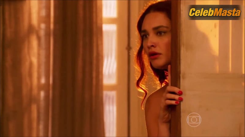 Debora Nascimento's Sexy Scene from Eta Mundo Bom!