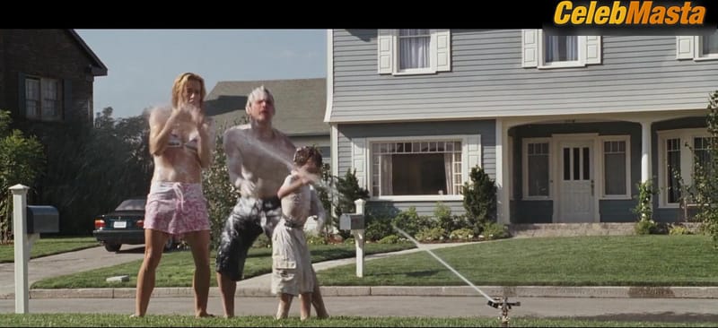 Tea Leoni Swimsuit Scene in Fun With Dick And Jane