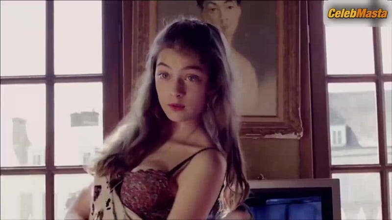 Anamaria Vartolomei's Tits, Underwear Scene from C Comme Couteau