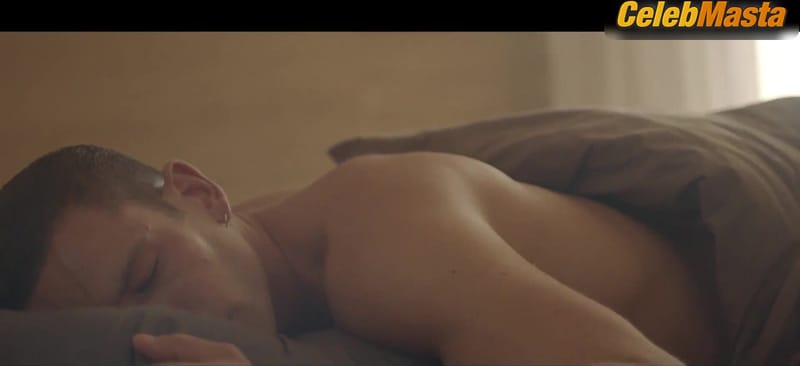 Amanda Rubinstein, Anamaria Vartolomei and Roxane Mesquida Tits Scene in Meduse