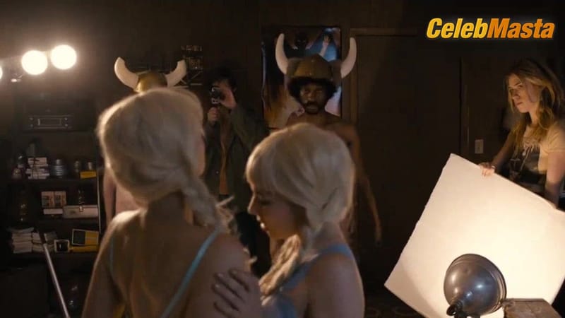 Maggie Gyllenhaal and Alyssa Kempinski's Lesbian Sex Scene in The Deuce