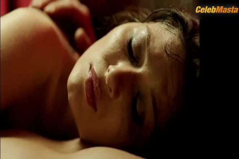 Nurgul Yesilcay Shows Off Sexy Scene in Ask Kirmizi
