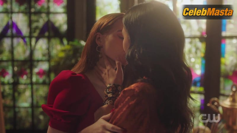 Madelaine Petsch and Adeline Rudolph's Lesbian Scene in Riverdale