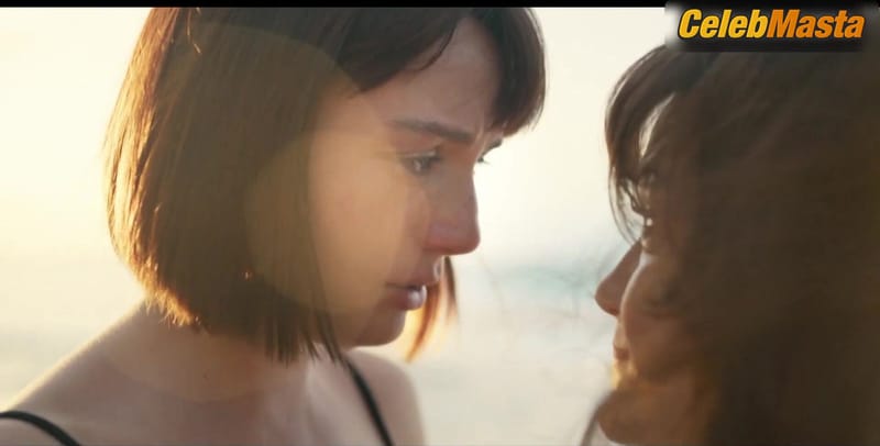 Carla Gugino and Gaite Jansen's Lesbian Scene in Leopard Skin