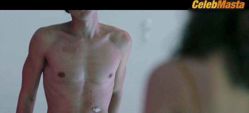 Haley Lu Richardson's Underwear Scene in Five Feet Apart