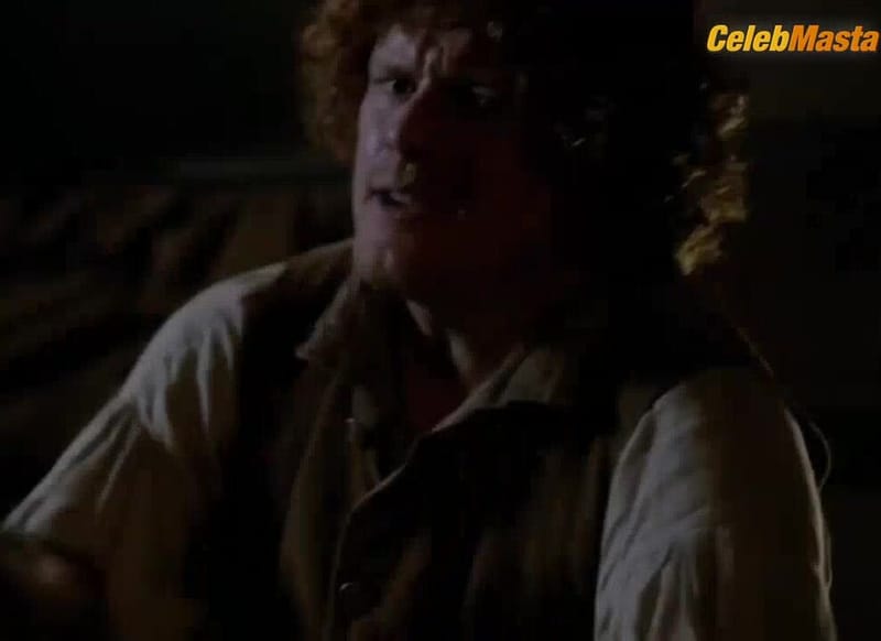 Caitriona Balfe Bares Butt, Breasts Scene in Outlander
