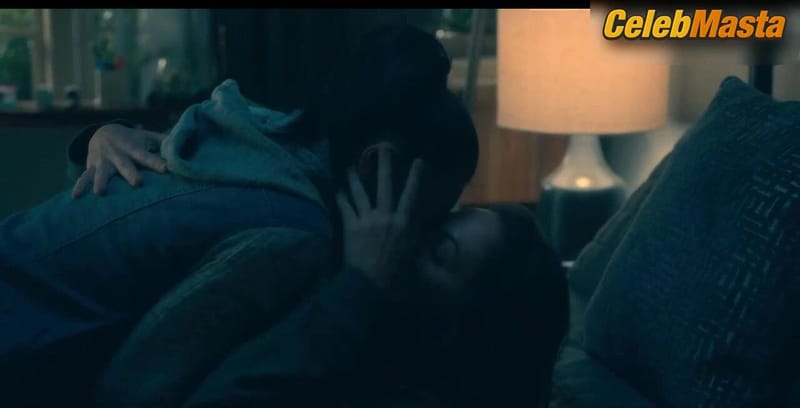 Kate Siegel and Levy Tran's Lesbian Scene from The Haunting Of Hill House