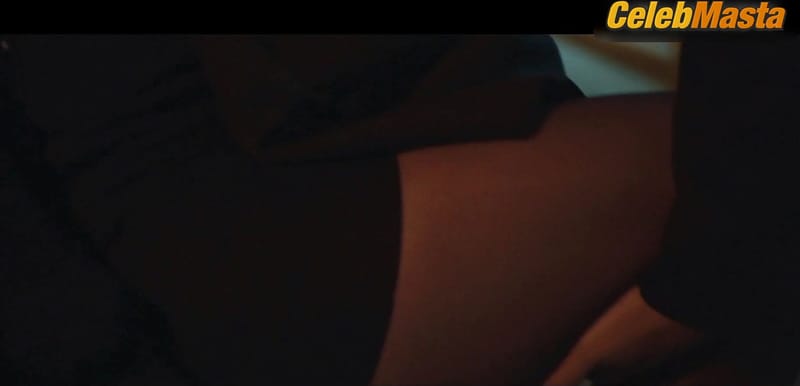 Hafsia Herzi and Sophie Garagnon's Lesbian Tits Scene in You Deserve A Lover