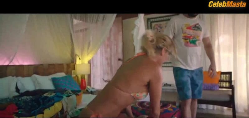 Deborah Secco Flaunts Ass, Boobs Scene in Mulheres Alteradas