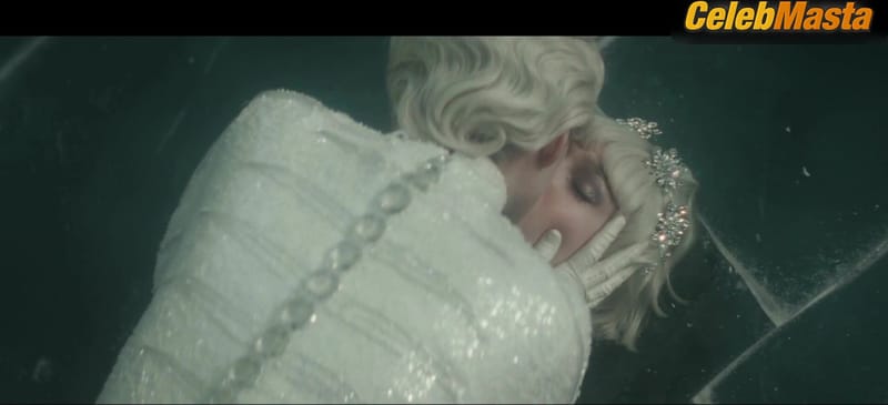 Marion Cotillard and Clara Pacini's Lesbian Scene from The Ice Tower
