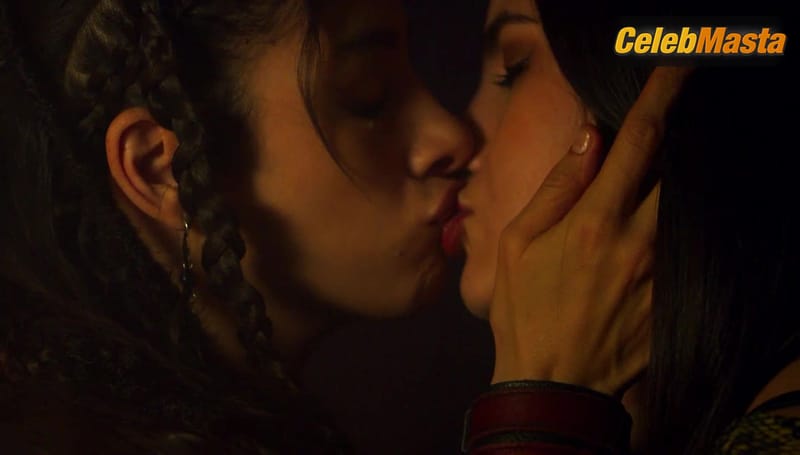 Fatima Molina and Ela Velden's Lesbian Scene in Diablero