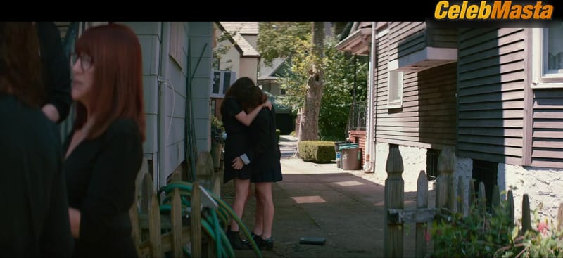 Molly Gordon and Rachel Sennott's Lesbian Scene from Shiva Baby