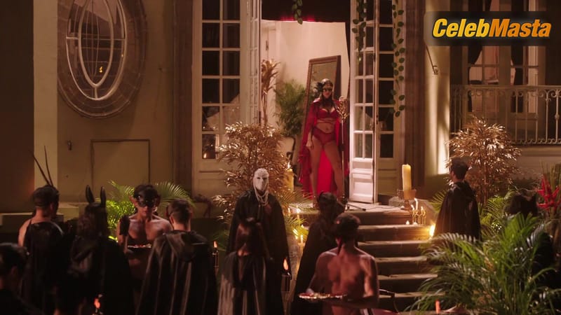 Ela Velden's Underwear Scene in El Juego De Las Llaves