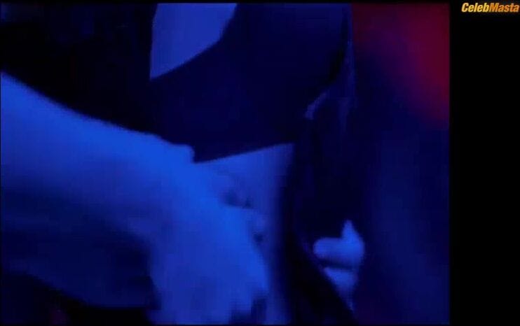 Ludwika Paleta's Sexy Scene from Amores Modernos