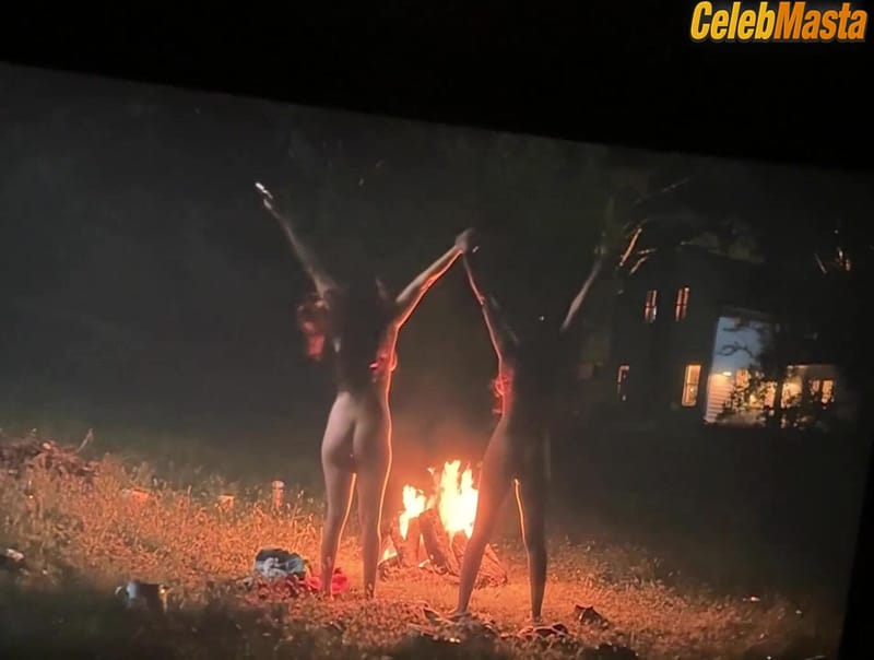 Molly Gordon's Booty, Boobs Scene in Oh, Hi!