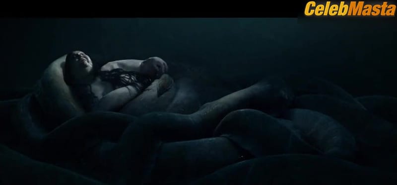 Eline Powell and Hermione Corfield Sexy Scene from King Arthur Legend Of The Sword