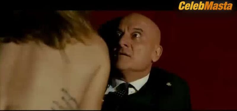 Kasia Smutniak Hot Scene in Benvenuto Presidente!