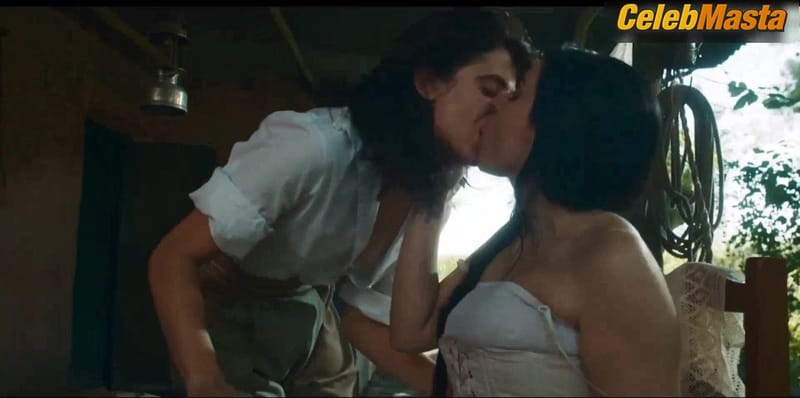 Maria Riot and Marilina Bertoldi Lesbian, Tits Scene from La Cena