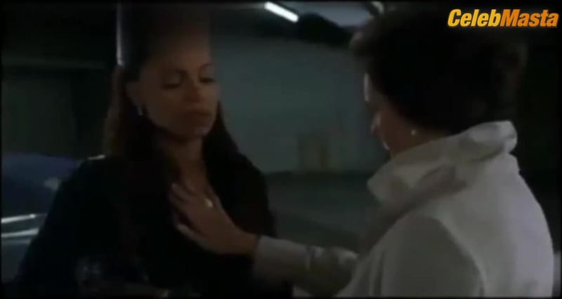 Jacqueline Bisset's Lesbian Scene in Nip/tuck