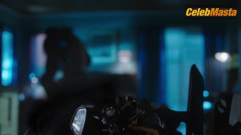Eline Powell and Fola Evans-Akingbola Share Lesbian Scene in Siren
