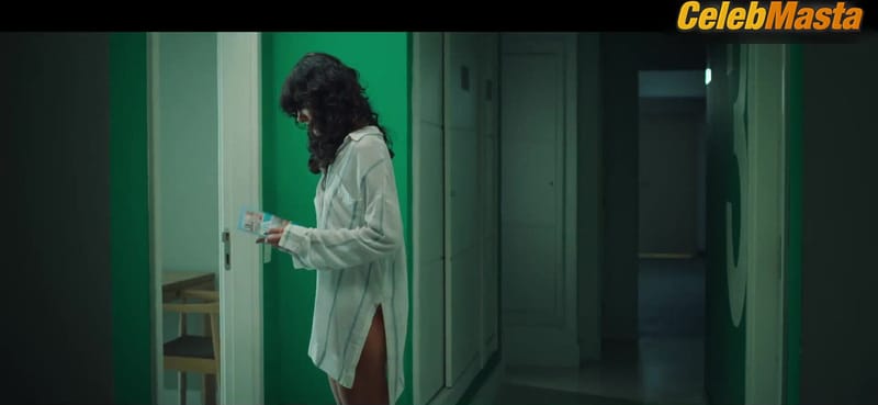 Bruna Marquezine Underwear Scene from Maldivas