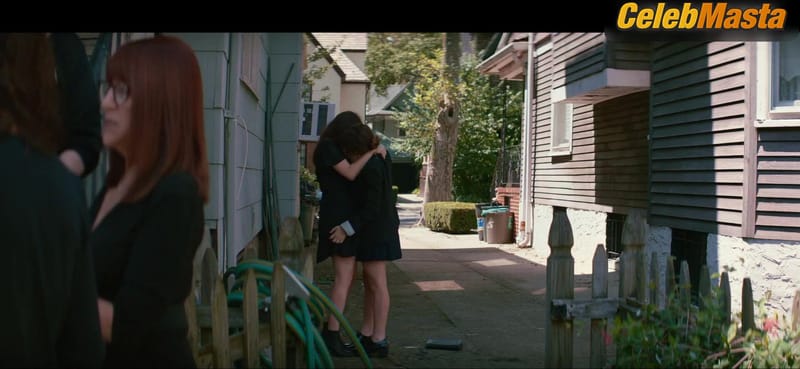 Molly Gordon and Rachel Sennott's Lesbian Sex Scene in Shiva Baby