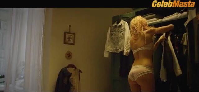 Ana de Armas Underwear Scene from Por Un Punado De Besos