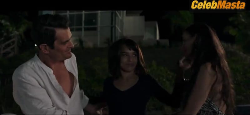 Demi Moore and Zoe Kravitz Lesbian Scene, Underwear in Rough Night