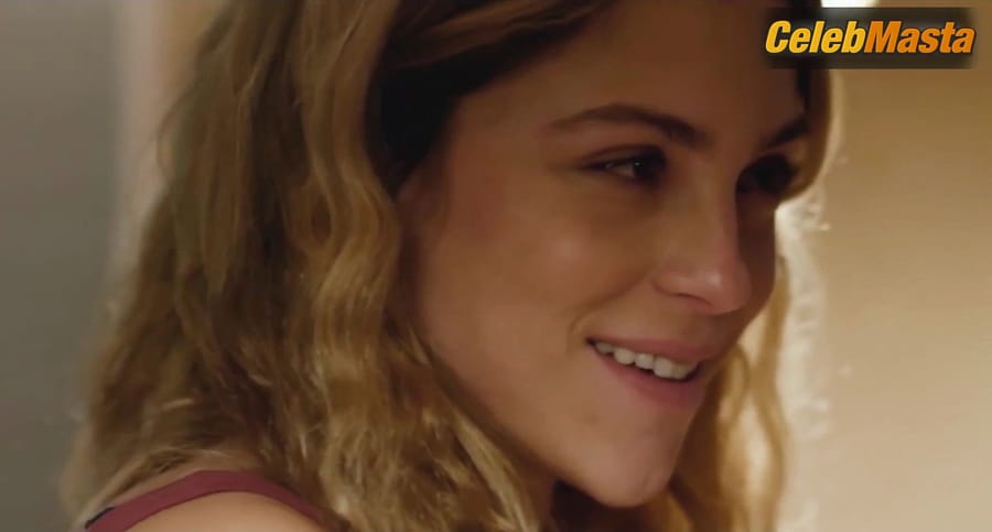 Paulina Davila Bares Boobs Scene in Aqui En La Tierra