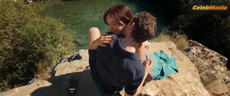 Olivia Cooke Shows Hot Scene in The Girlfriend
