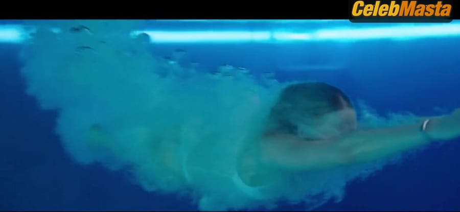 Jennifer Lawrence Steamy Scene in Passengers