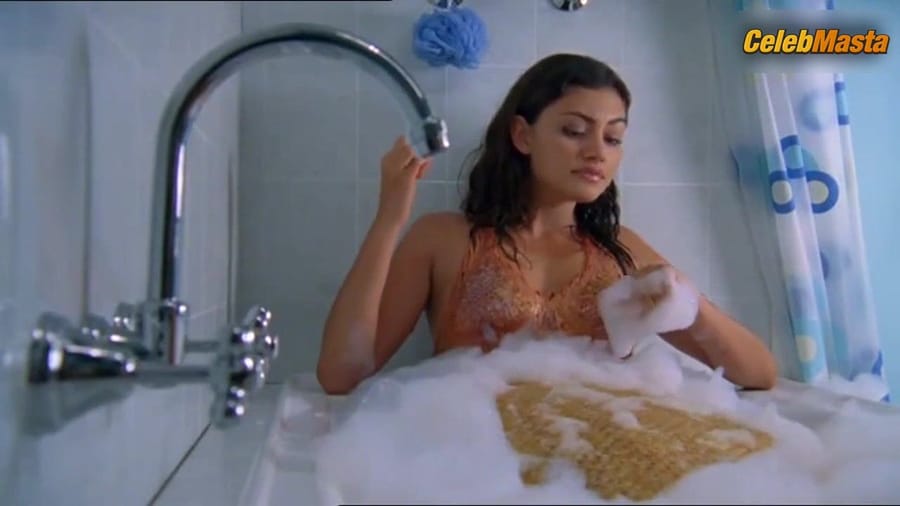 Phoebe Tonkin Flaunts Hot Scene in H2o Just Add Water