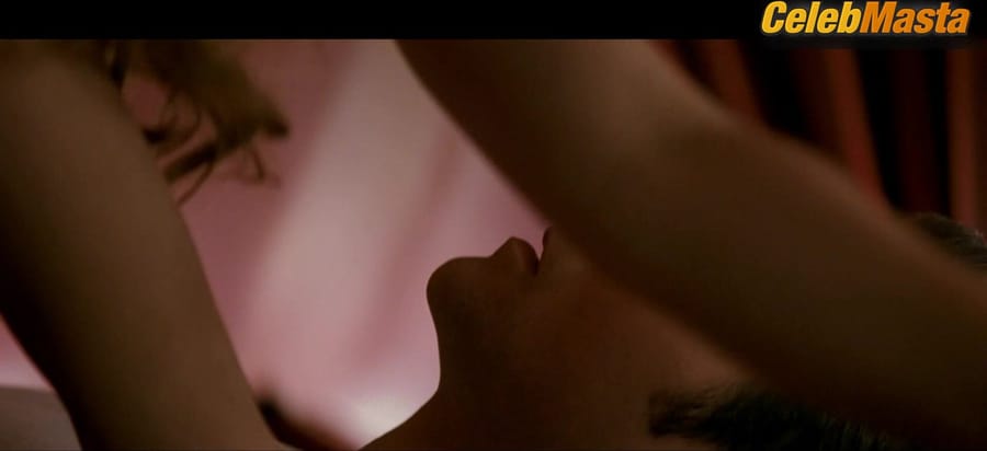 Piper Perabo's Tits, Thong Scene in Looper