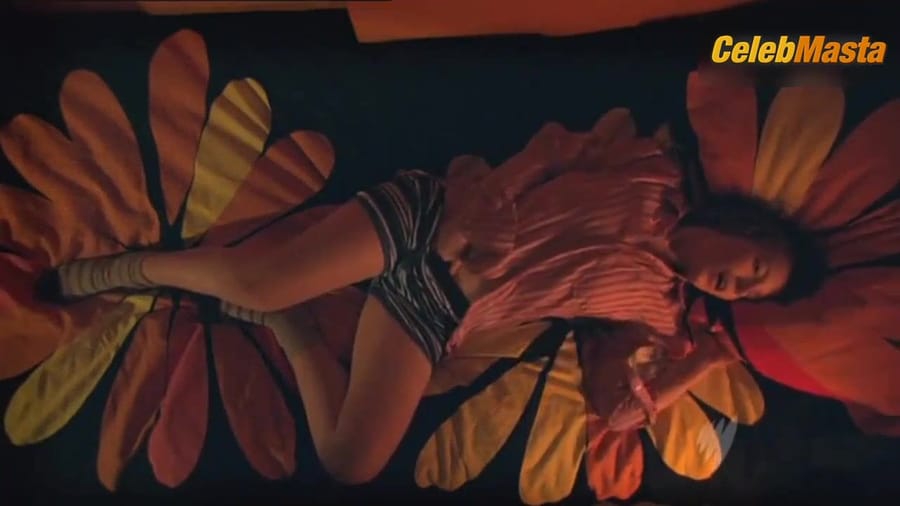 Aimee-Ffion Edwards Reveals Tits in Skins Scene