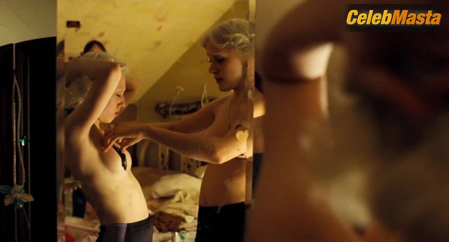 Chloe Sevigny and Carisa Glucksman Tits Scene in Gummo