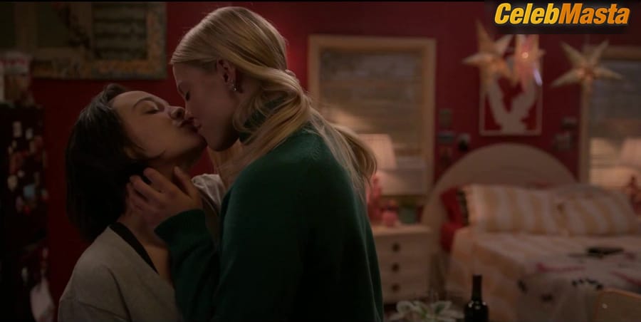 Midori Francis and Renee Rapp's Lesbian Sex Scene in The Sex Lives Of College Girls