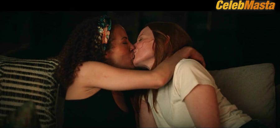3500 batch's Lesbian Scene with Yellowjackets Costars