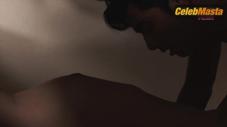 Joni Mcnab Bares Ass, Boobs Scene in Cuatro