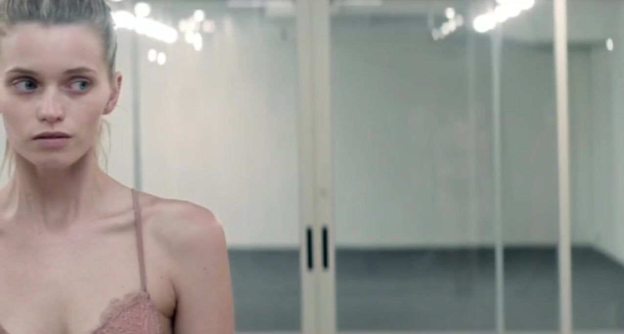Elle Fanning Pussy Masturbation In Solo Porn Video - Photo 1 of 5 photo 2
