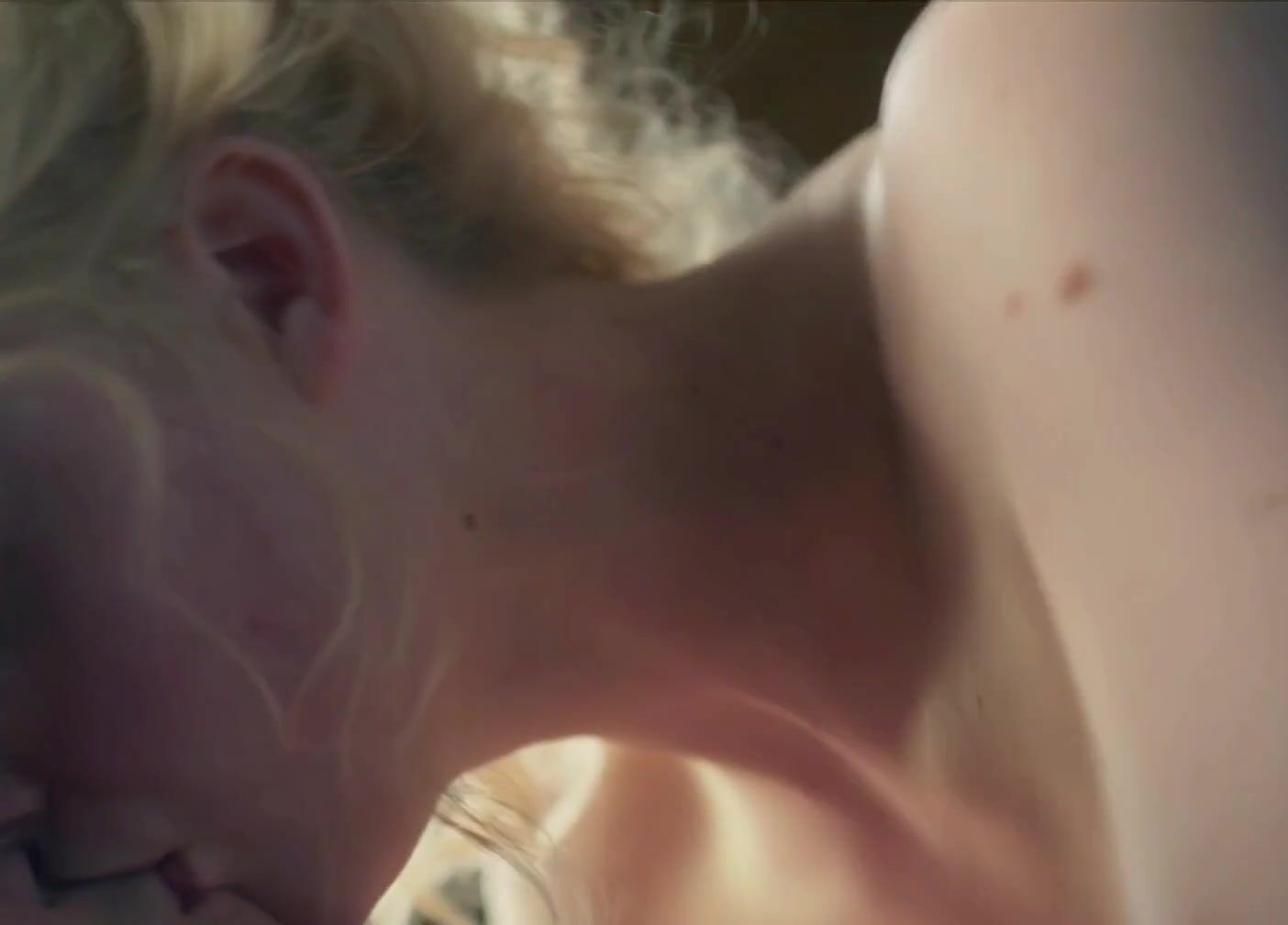 Elle Fanning ’s Topless Sex Scene Video - Photo 3 of 5 photo 4