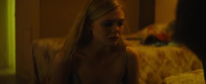 Elle Fanning Nude Scene Flashing Tits In Galveston Movie - Photo 1 of 5 photo 4