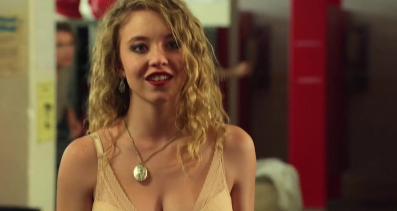 Sydney Sweeney Bra And Lingerie Flashing, Sexy Locker Room - Photo 1 of 5 photo 2