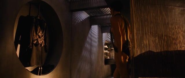 Charlize Theron Eon Flux Side Boobs And Nipples Sex Scene - Photo 1 of 5 photo 2