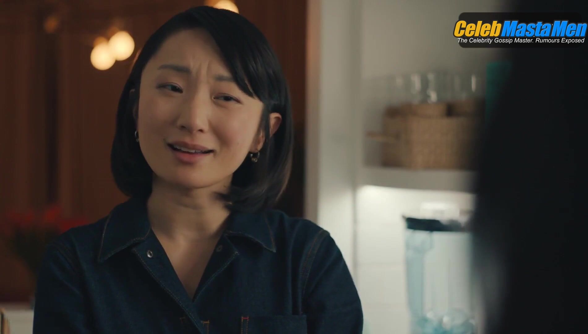 Poppy Liu Abbi Jacobson And Lesbian Sex Scene From No - Photo 2 of 5
